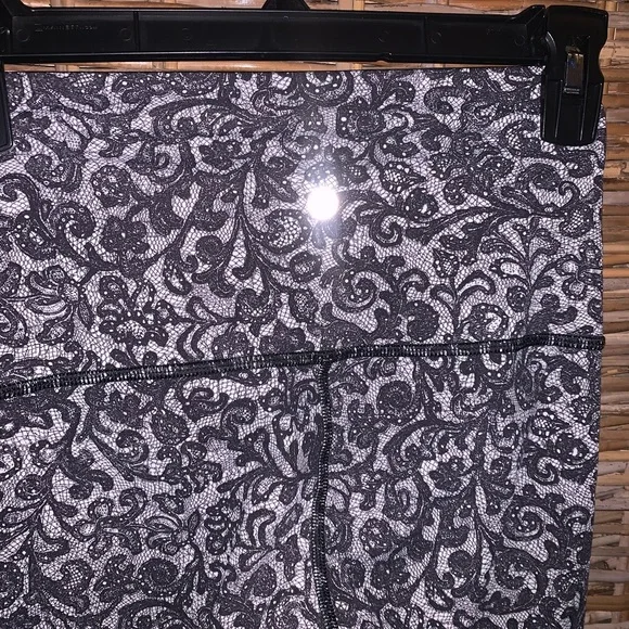 #34 Lululemon Wunder Under Pant (Hi-Rise)
Mini Cinder Lace White Black - Sz - Picture 9 of 10